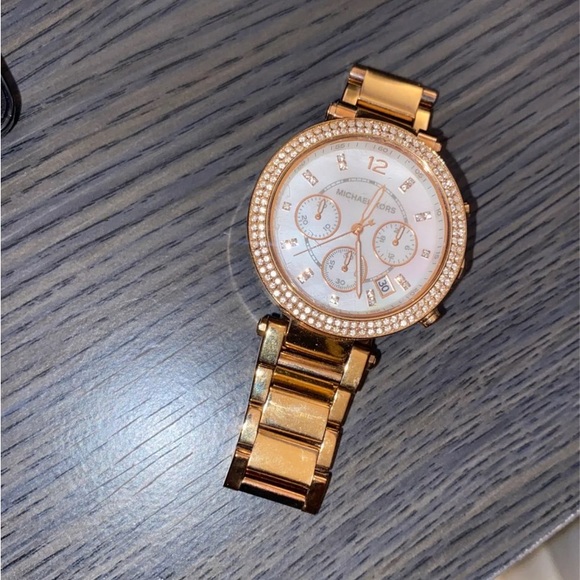 rose gold michael kors watch - Picture 2 of 3